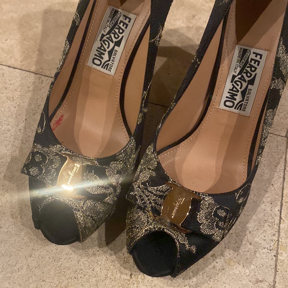 Salvatore Ferragamo teodora satin lace peep toe pumps baroque